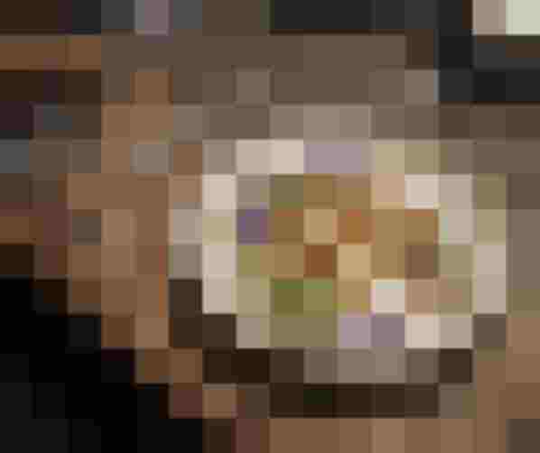 Gourmetgericht mit Spargel und Kräutern serviert im Luxushotel im Salzburger Land