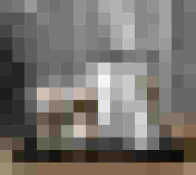 Pflegeprodukte von Team Dr Joseph auf Holztablett im Wellnesshotel Salzburger Land