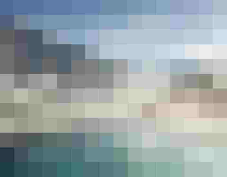 Stralend buitenzwembad met bergpanorama in het exclusieve wellnesshotel in Salzburger Land