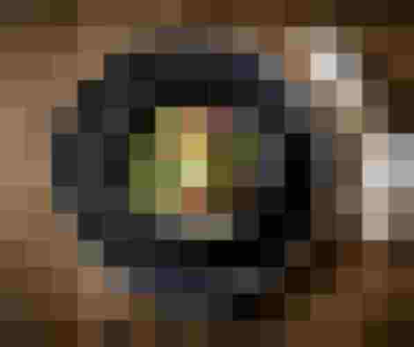 Fein angerichtetes Gourmetgericht auf dunklem Teller im Wellnesshotel Salzburger Land