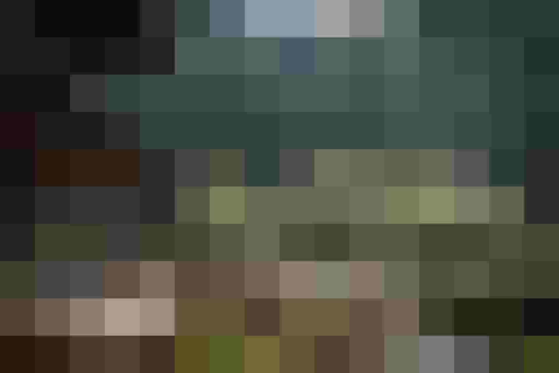 Panorama-Spa mit Innen- und Außenpool hoch über dem Tal im Luxus-Wellnesshotel DAS.GOLDBERG