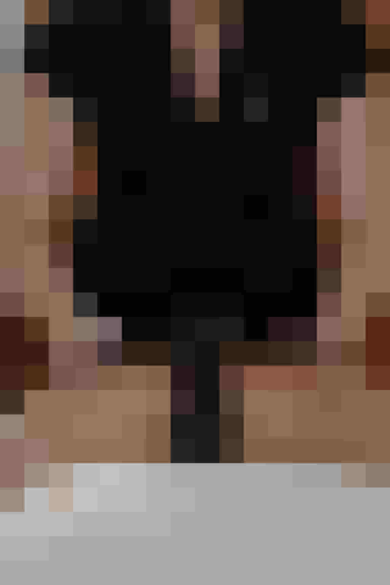 Panorama-Spa mit Innen- und Außenpool hoch über dem Tal im Luxus-Wellnesshotel DAS.GOLDBERG